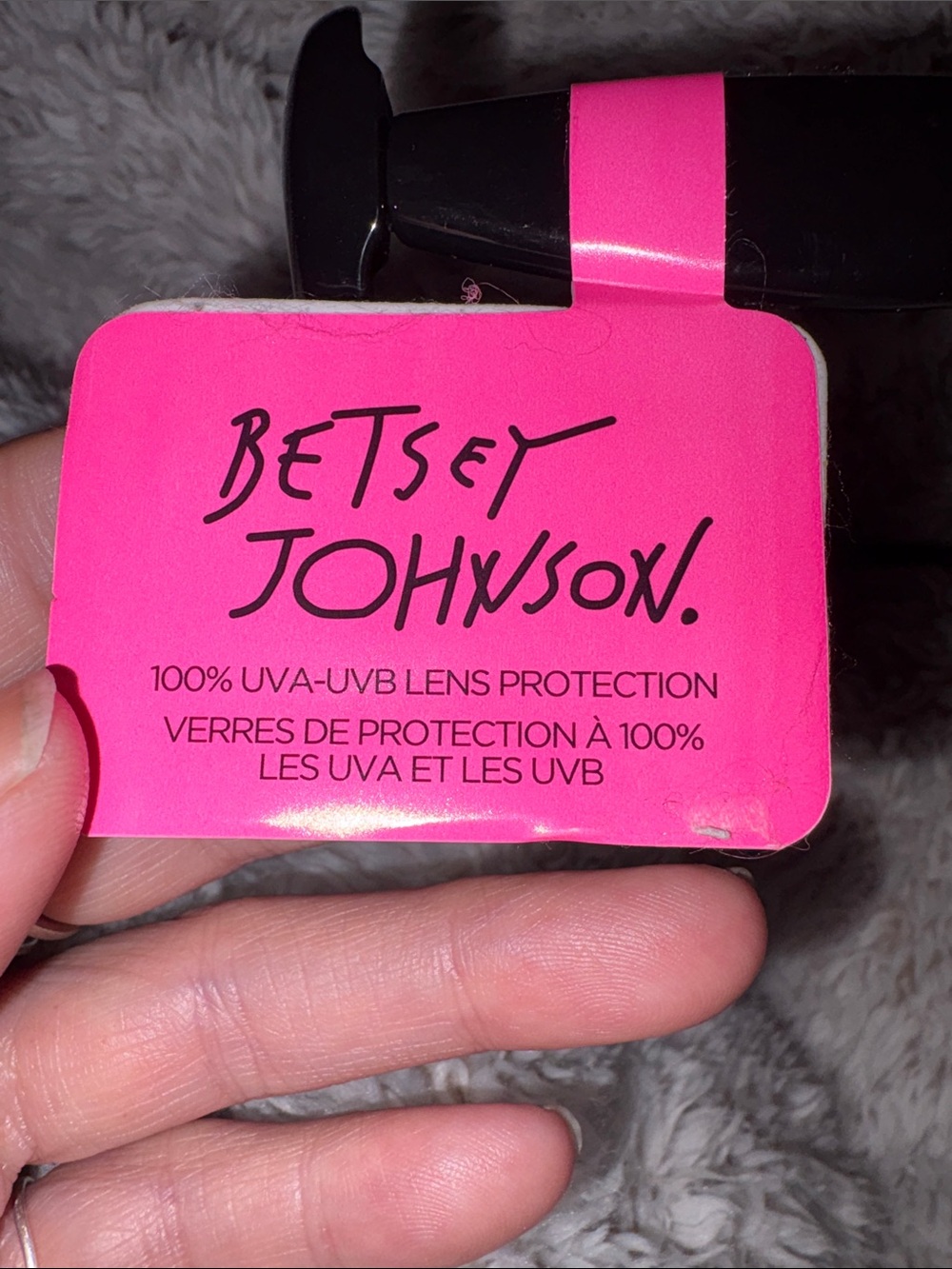 Betsey Johnson Heart Mirrored Sunglasses - Picture 4 of 4